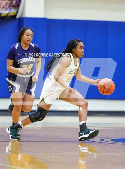 Thumbnail 1 in DeSoto vs. Shoemaker (UIL 6A Bi-District) photogallery.
