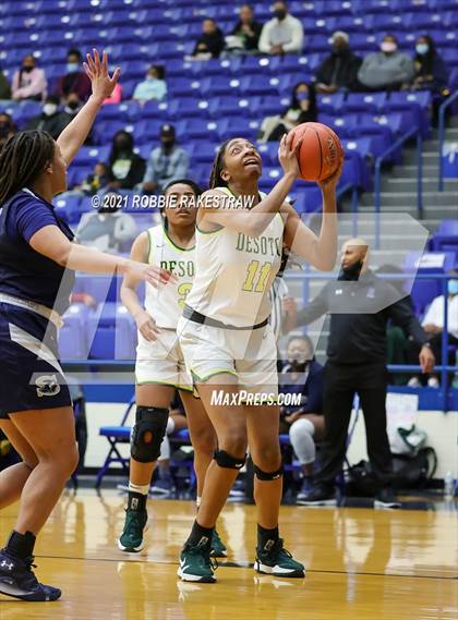 Thumbnail 3 in DeSoto vs. Shoemaker (UIL 6A Bi-District) photogallery.