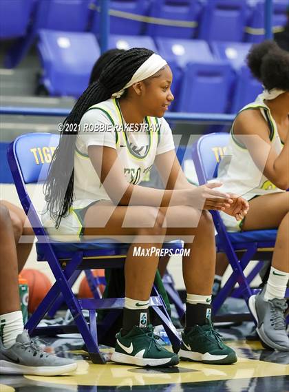 Thumbnail 2 in DeSoto vs. Shoemaker (UIL 6A Bi-District) photogallery.