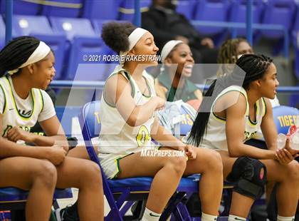 Thumbnail 3 in DeSoto vs. Shoemaker (UIL 6A Bi-District) photogallery.
