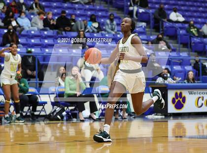 Thumbnail 2 in DeSoto vs. Shoemaker (UIL 6A Bi-District) photogallery.