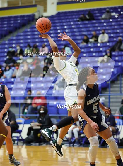 Thumbnail 1 in DeSoto vs. Shoemaker (UIL 6A Bi-District) photogallery.