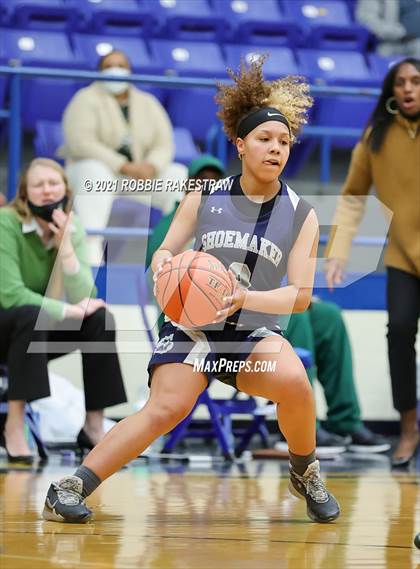 Thumbnail 3 in DeSoto vs. Shoemaker (UIL 6A Bi-District) photogallery.