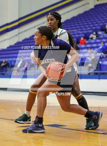 Thumbnail 1 in DeSoto vs. Shoemaker (UIL 6A Bi-District) photogallery.
