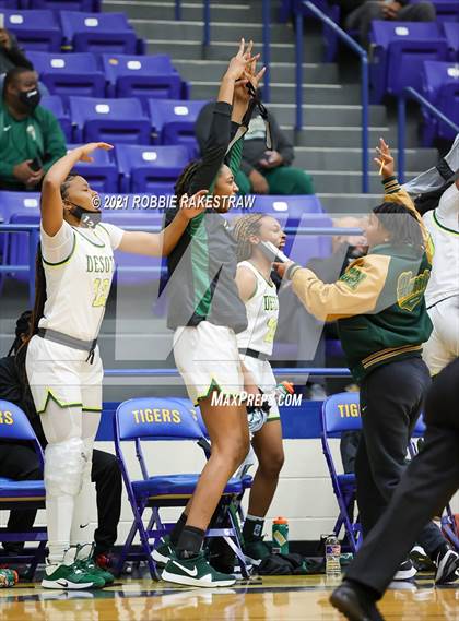 Thumbnail 1 in DeSoto vs. Shoemaker (UIL 6A Bi-District) photogallery.