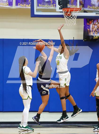 Thumbnail 3 in DeSoto vs. Shoemaker (UIL 6A Bi-District) photogallery.