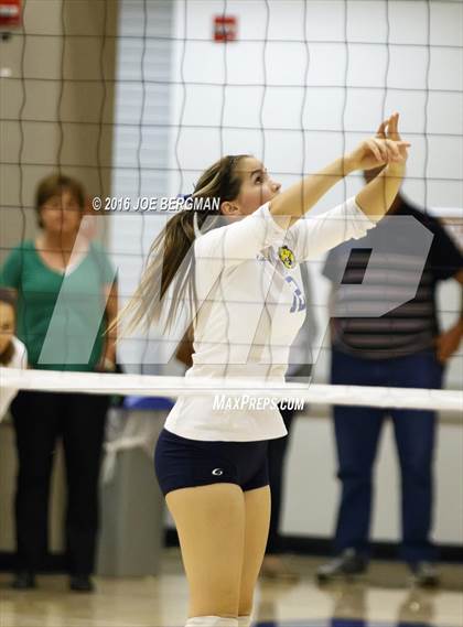 Thumbnail 3 in Garces Memorial vs. Exeter (CIF D2 Central Section Final) photogallery.