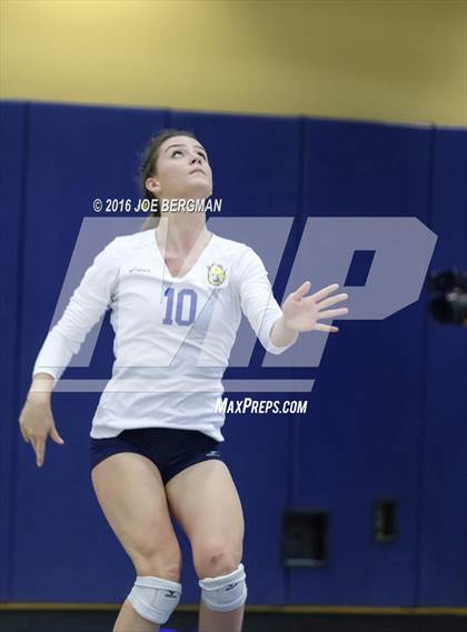 Thumbnail 2 in Garces Memorial vs. Exeter (CIF D2 Central Section Final) photogallery.