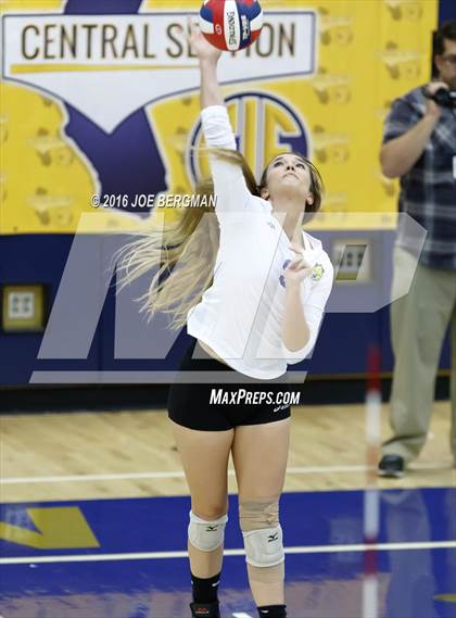 Thumbnail 2 in Garces Memorial vs. Exeter (CIF D2 Central Section Final) photogallery.