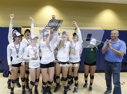 Thumbnail 2 in Garces Memorial vs. Exeter (CIF D2 Central Section Final) photogallery.