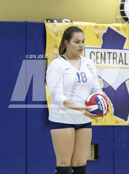 Thumbnail 3 in Garces Memorial vs. Exeter (CIF D2 Central Section Final) photogallery.