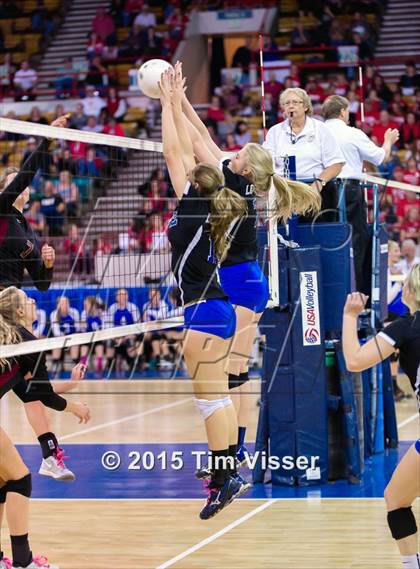 Thumbnail 2 in Ponderosa vs. Longmont (CHSAA 4A Playoff) photogallery.