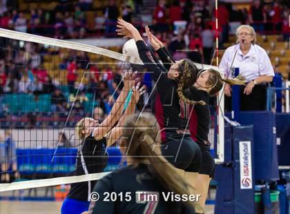 Thumbnail 2 in Ponderosa vs. Longmont (CHSAA 4A Playoff) photogallery.