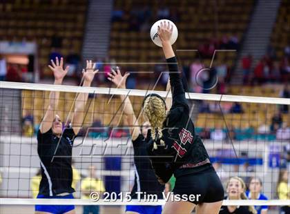 Thumbnail 3 in Ponderosa vs. Longmont (CHSAA 4A Playoff) photogallery.