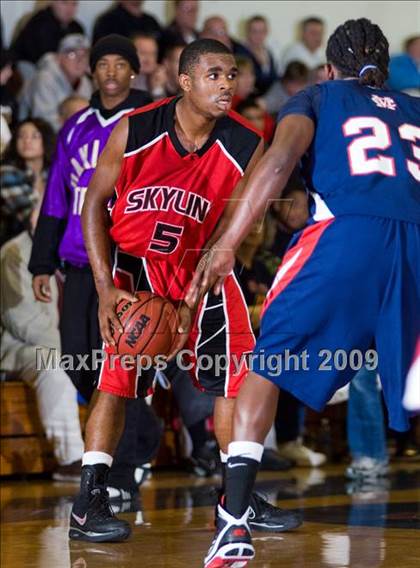 Thumbnail 3 in Modesto Christian vs. Skyline  (Modesto Christian Holiday Hoops) photogallery.