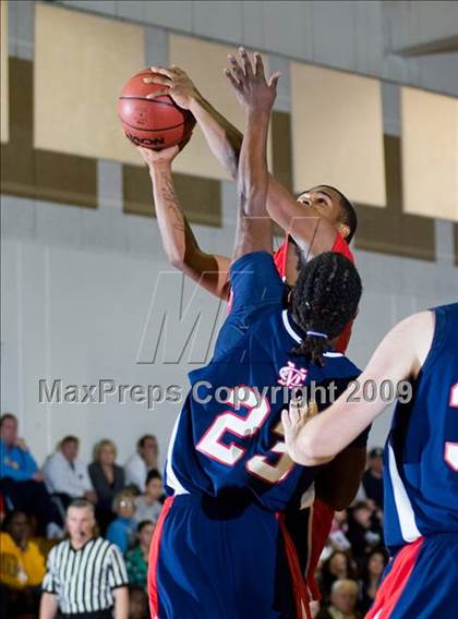 Thumbnail 2 in Modesto Christian vs. Skyline  (Modesto Christian Holiday Hoops) photogallery.