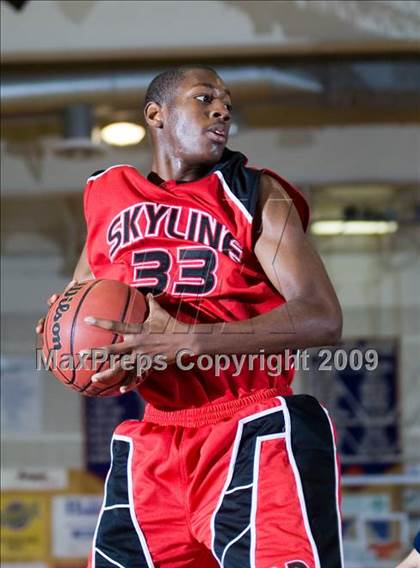 Thumbnail 3 in Modesto Christian vs. Skyline  (Modesto Christian Holiday Hoops) photogallery.