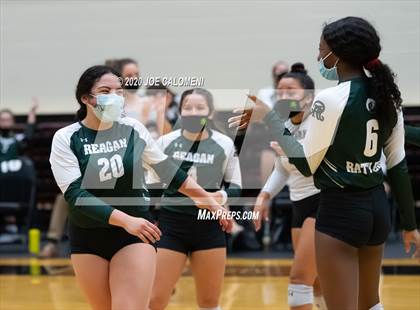 Thumbnail 3 in O'Connor vs Reagan [Ronald] (UIL 6A Region 4 Semifinal) photogallery.