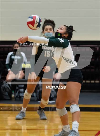 Thumbnail 1 in O'Connor vs Reagan [Ronald] (UIL 6A Region 4 Semifinal) photogallery.