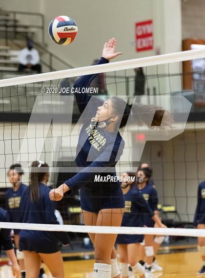 Thumbnail 1 in O'Connor vs Reagan [Ronald] (UIL 6A Region 4 Semifinal) photogallery.