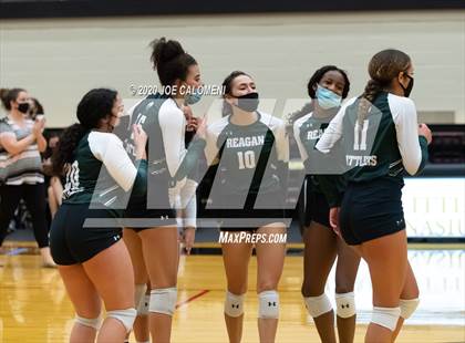 Thumbnail 3 in O'Connor vs Reagan [Ronald] (UIL 6A Region 4 Semifinal) photogallery.