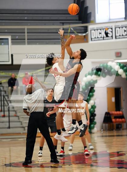 Thumbnail 1 in Bunker Hill vs. Newton-Conover (Dick's Sporting Goods Classic) photogallery.