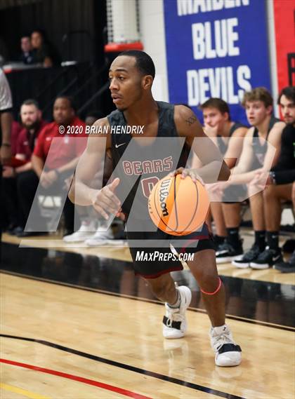 Thumbnail 3 in Bunker Hill vs. Newton-Conover (Dick's Sporting Goods Classic) photogallery.