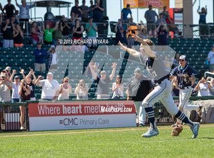 Thumbnail 3 in Hopkinton vs. White Mountains (NHIAA D3 Final) photogallery.