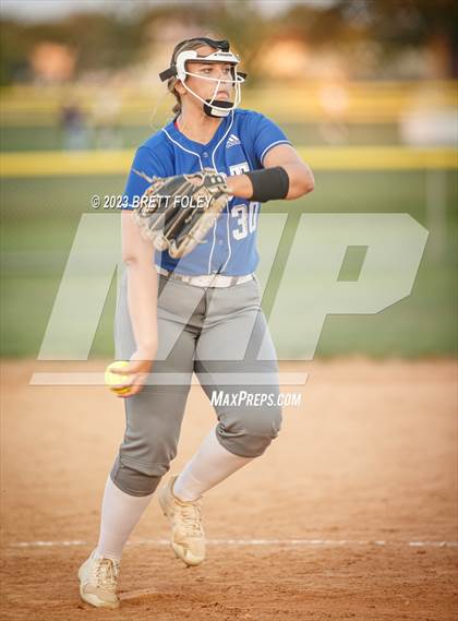 Thumbnail 1 in Lincoln Southeast vs Lincoln East photogallery.