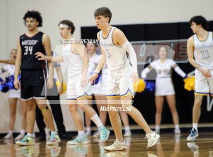 Thumbnail 2 in Weiss vs. Anderson (UIL 5A Reginal Quarterfinal Playoff) photogallery.