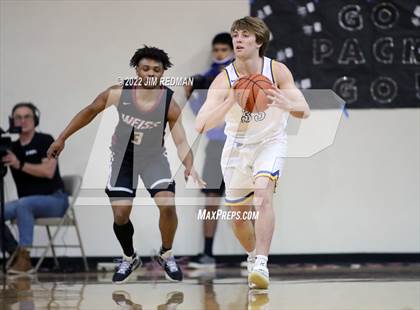 Thumbnail 3 in Weiss vs. Anderson (UIL 5A Reginal Quarterfinal Playoff) photogallery.