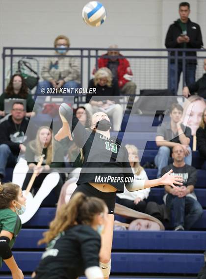 Thumbnail 3 in Oxford vs. Lake Orion (MHSAA District Semifinal) photogallery.