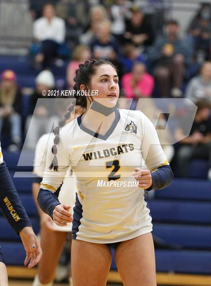 Thumbnail 2 in Oxford vs. Lake Orion (MHSAA District Semifinal) photogallery.