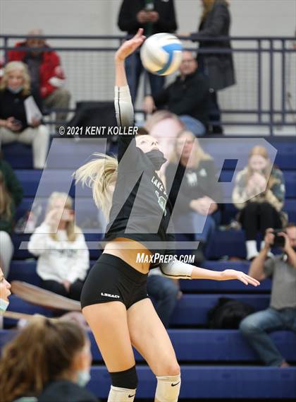 Thumbnail 1 in Oxford vs. Lake Orion (MHSAA District Semifinal) photogallery.