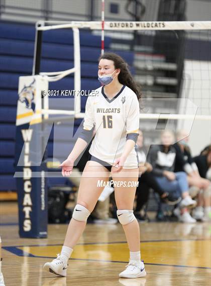 Thumbnail 1 in Oxford vs. Lake Orion (MHSAA District Semifinal) photogallery.
