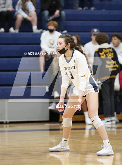 Thumbnail 1 in Oxford vs. Lake Orion (MHSAA District Semifinal) photogallery.
