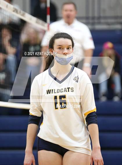 Thumbnail 2 in Oxford vs. Lake Orion (MHSAA District Semifinal) photogallery.