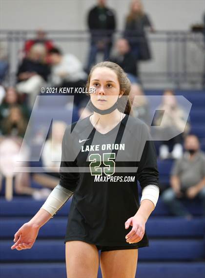 Thumbnail 3 in Oxford vs. Lake Orion (MHSAA District Semifinal) photogallery.