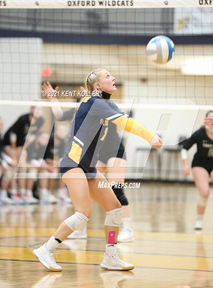 Thumbnail 3 in Oxford vs. Lake Orion (MHSAA District Semifinal) photogallery.