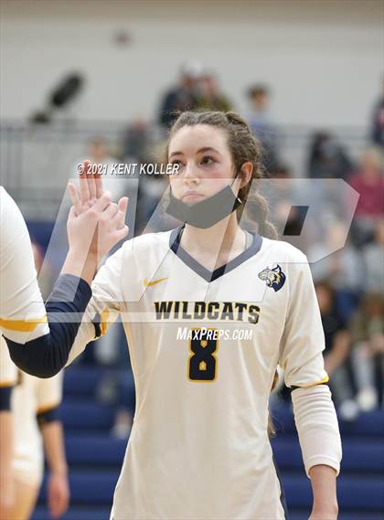 Thumbnail 2 in Oxford vs. Lake Orion (MHSAA District Semifinal) photogallery.
