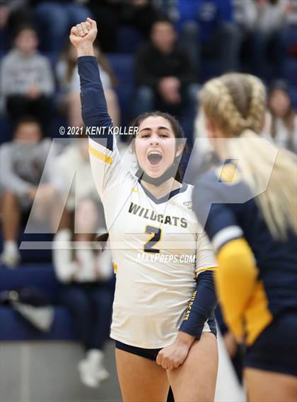 Thumbnail 2 in Oxford vs. Lake Orion (MHSAA District Semifinal) photogallery.