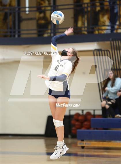Thumbnail 1 in Oxford vs. Lake Orion (MHSAA District Semifinal) photogallery.