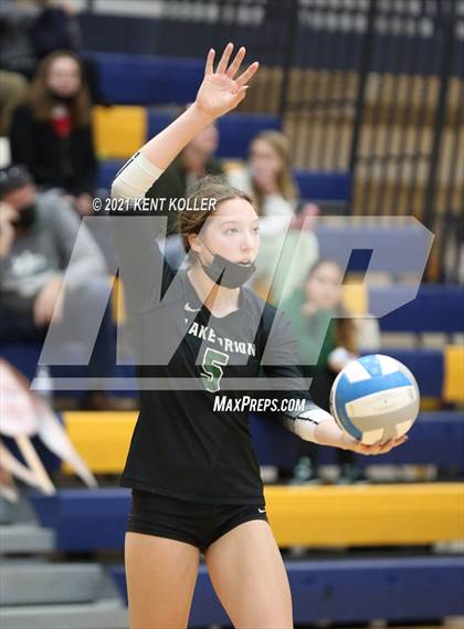 Thumbnail 2 in Oxford vs. Lake Orion (MHSAA District Semifinal) photogallery.