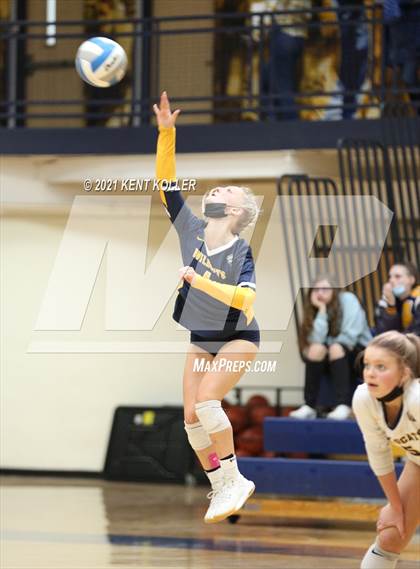 Thumbnail 2 in Oxford vs. Lake Orion (MHSAA District Semifinal) photogallery.