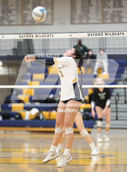 Thumbnail 3 in Oxford vs. Lake Orion (MHSAA District Semifinal) photogallery.