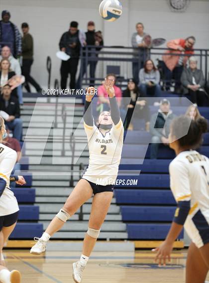 Thumbnail 3 in Oxford vs. Lake Orion (MHSAA District Semifinal) photogallery.