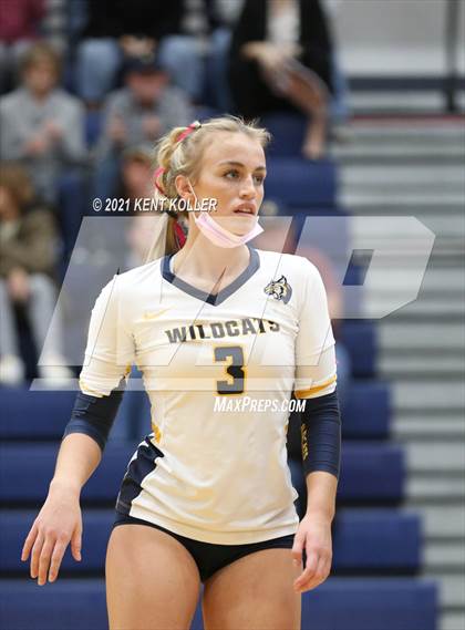 Thumbnail 1 in Oxford vs. Lake Orion (MHSAA District Semifinal) photogallery.