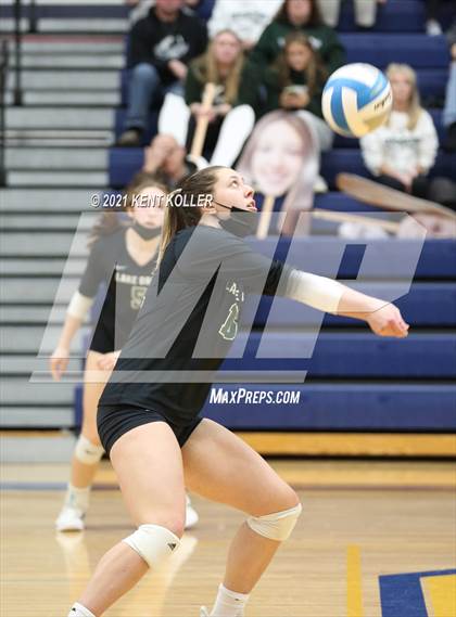 Thumbnail 1 in Oxford vs. Lake Orion (MHSAA District Semifinal) photogallery.
