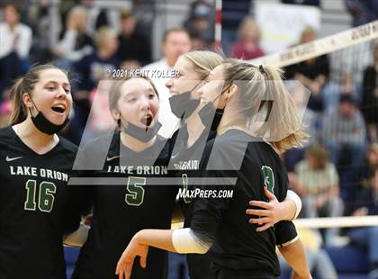 Thumbnail 3 in Oxford vs. Lake Orion (MHSAA District Semifinal) photogallery.
