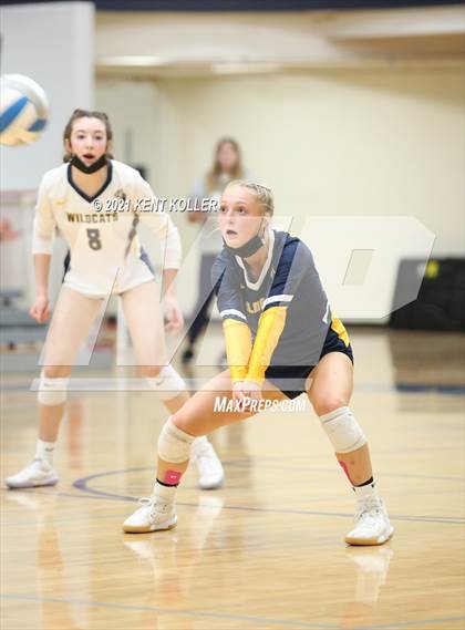 Thumbnail 1 in Oxford vs. Lake Orion (MHSAA District Semifinal) photogallery.